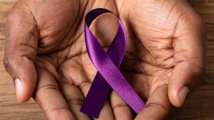 hands holding alzheimer disease ribbon 