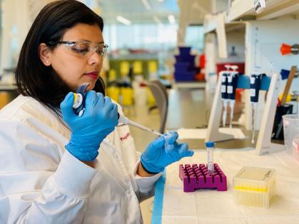 Harini Sampath working in a laboratory