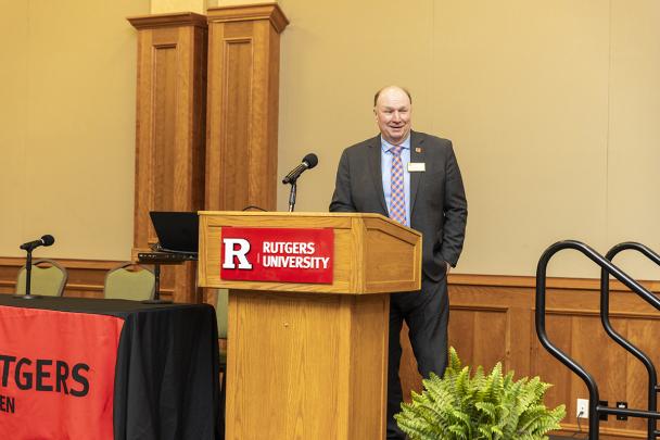 Rutgers-Camden vice chancellor for research Tom Risch speaking to Camden researchers